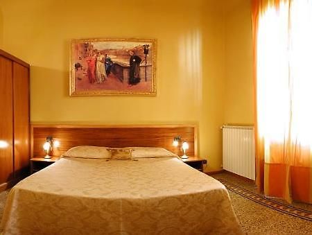 La Luna Guest House Florence Exterior photo